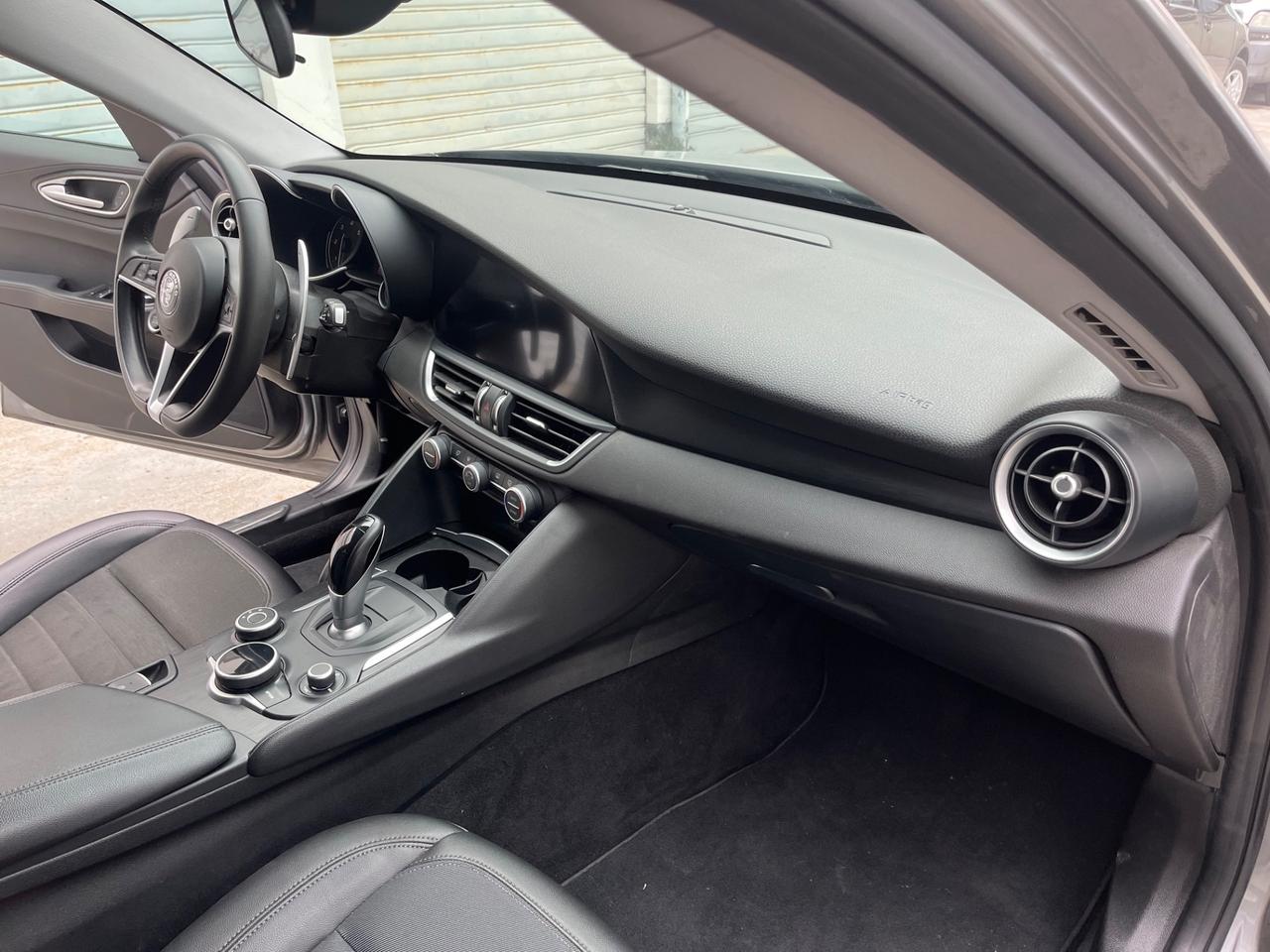 Alfa Romeo Giulia 2.2 Turbodiesel 180 CV AT8 Business Sport Launch Ed.