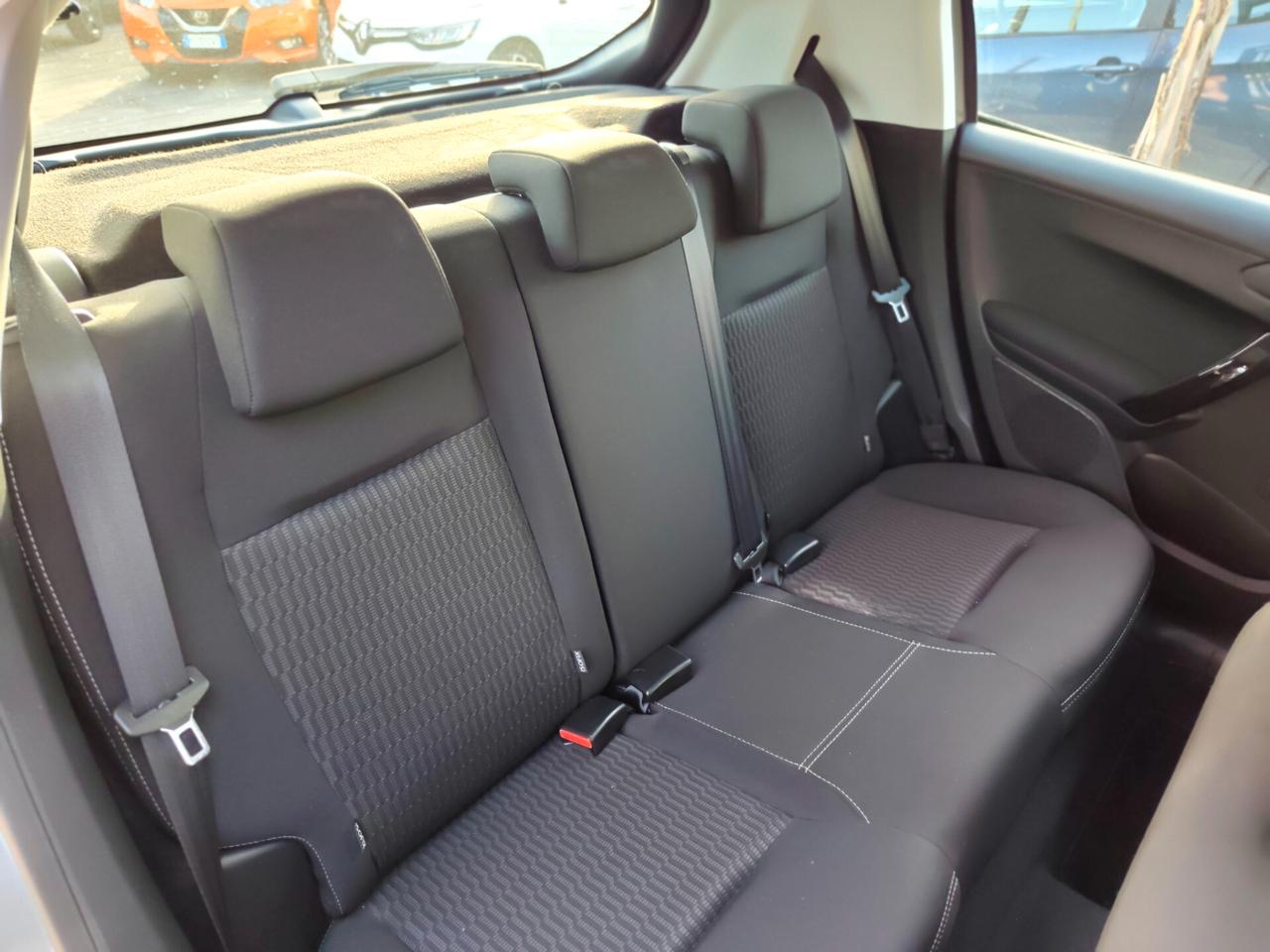 Peugeot 208 PureTech 82 5 porte Black Line