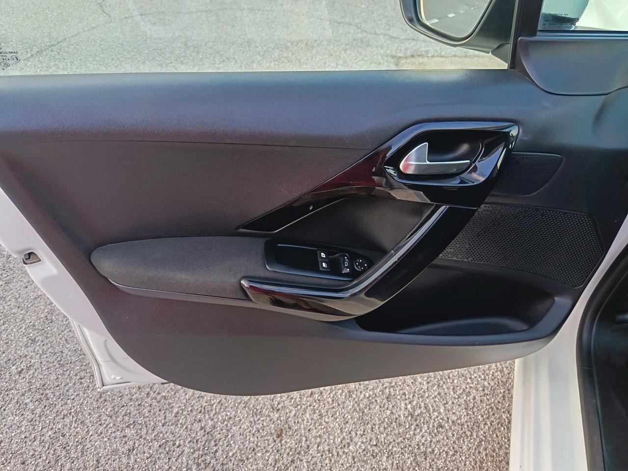 Peugeot 208 1.6 diesel NEOPATENT 120.000KM