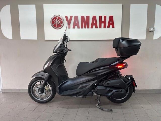 Piaggio Beverly 400 S HPE black carbon