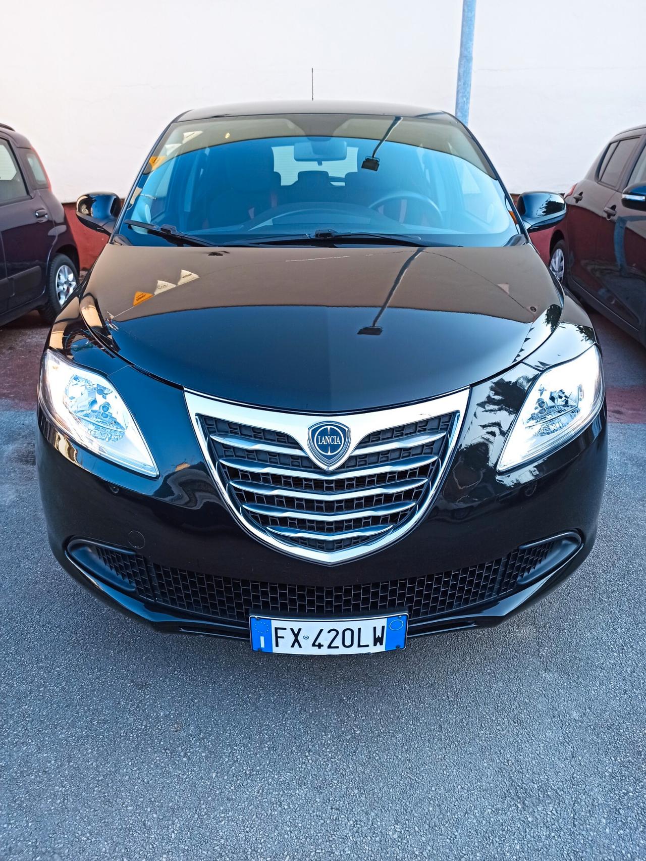 Lancia Ypsilon 1.2 69 CV 5 porte S&S Silver