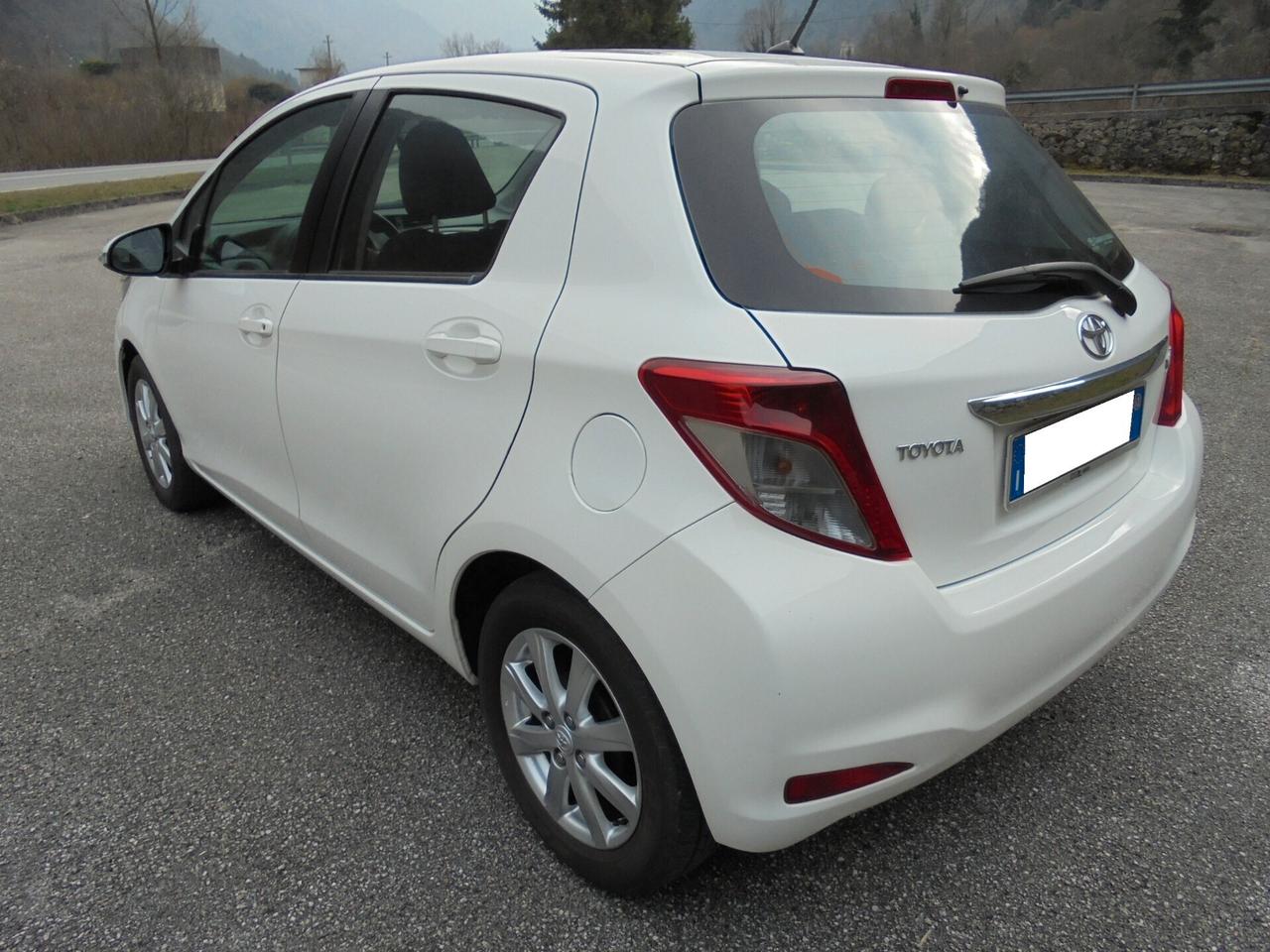 TOYOTA YARIS 1.0 VVT-i 5P LOUNGE – UNIPROPRIETARIO-