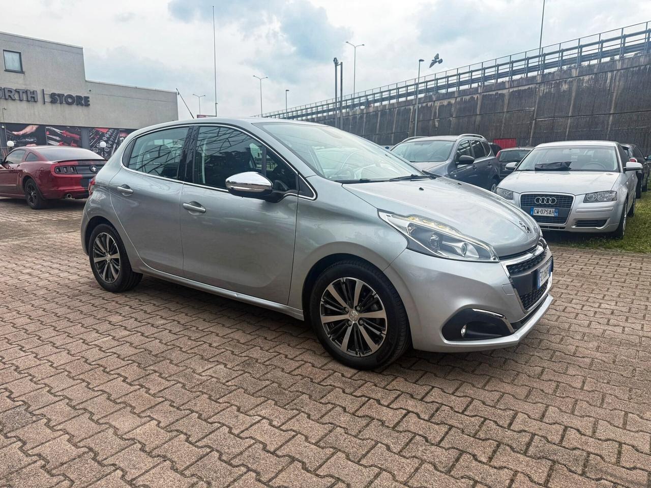 Peugeot 208 PureTech Turbo 110 EAT6 S&S 5 porte AUTOMATICA OK NEOPATENTATI