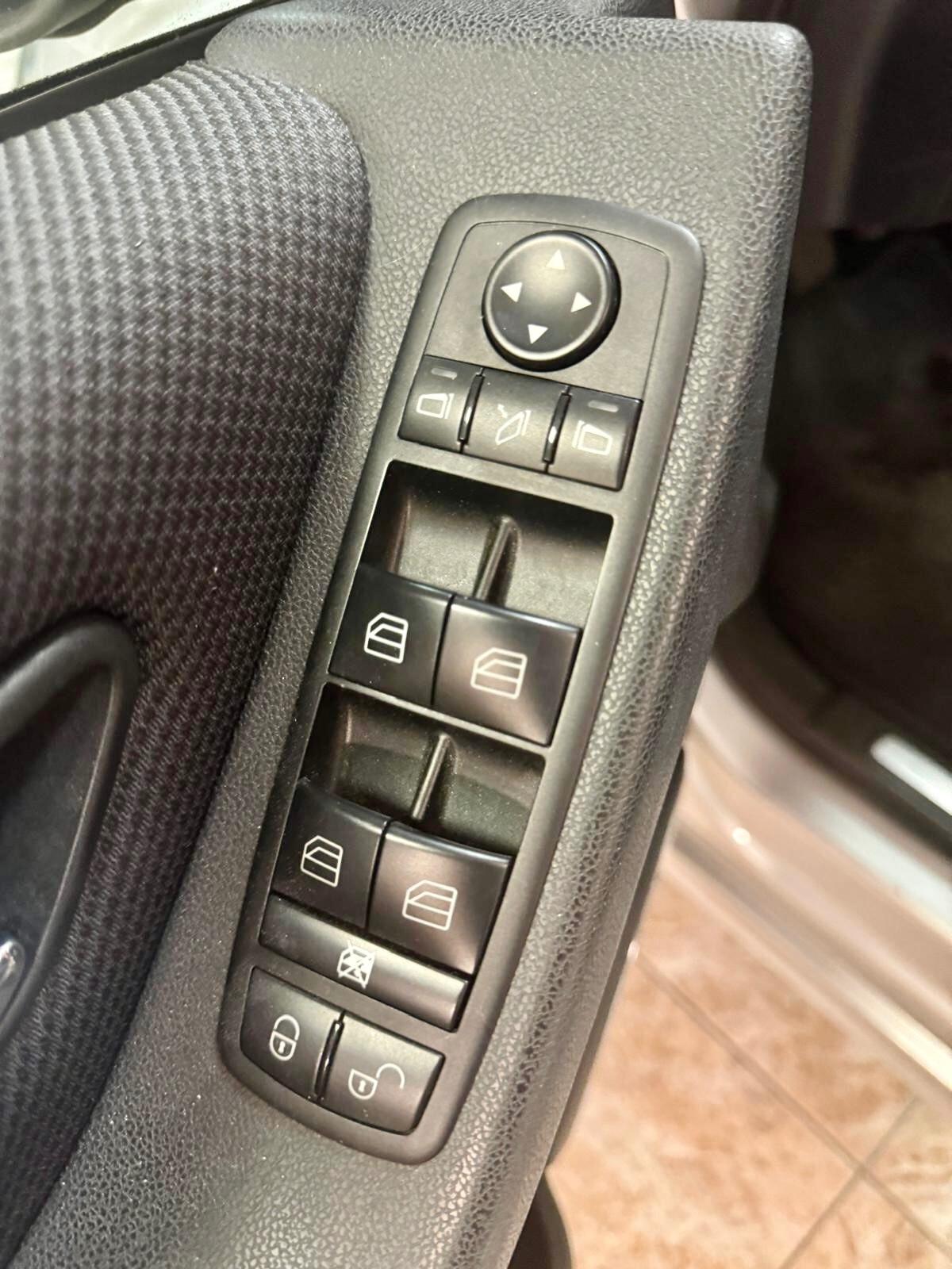 Mercedes-benz A 160 benzina €5 OK NEOPATENTATI solo 75.000km!!!