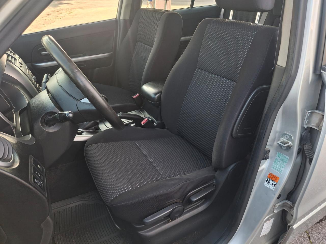 Suzuki Grand Vitara 1.9 DDiS-5 Porte-Executive-4X4-