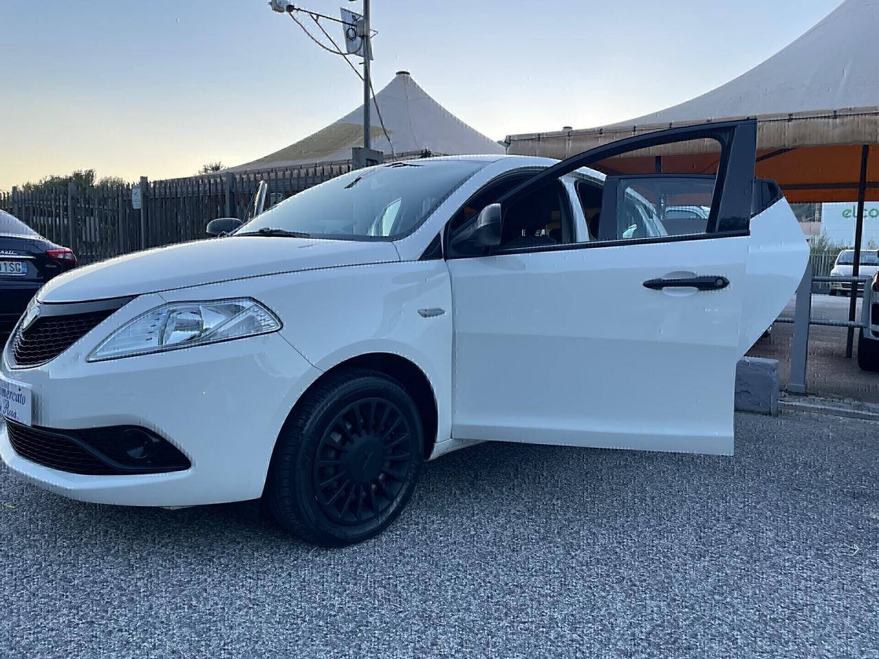 Lancia Ypsilon 1.2 69 CV 5 porte S&S Elefantino Blu