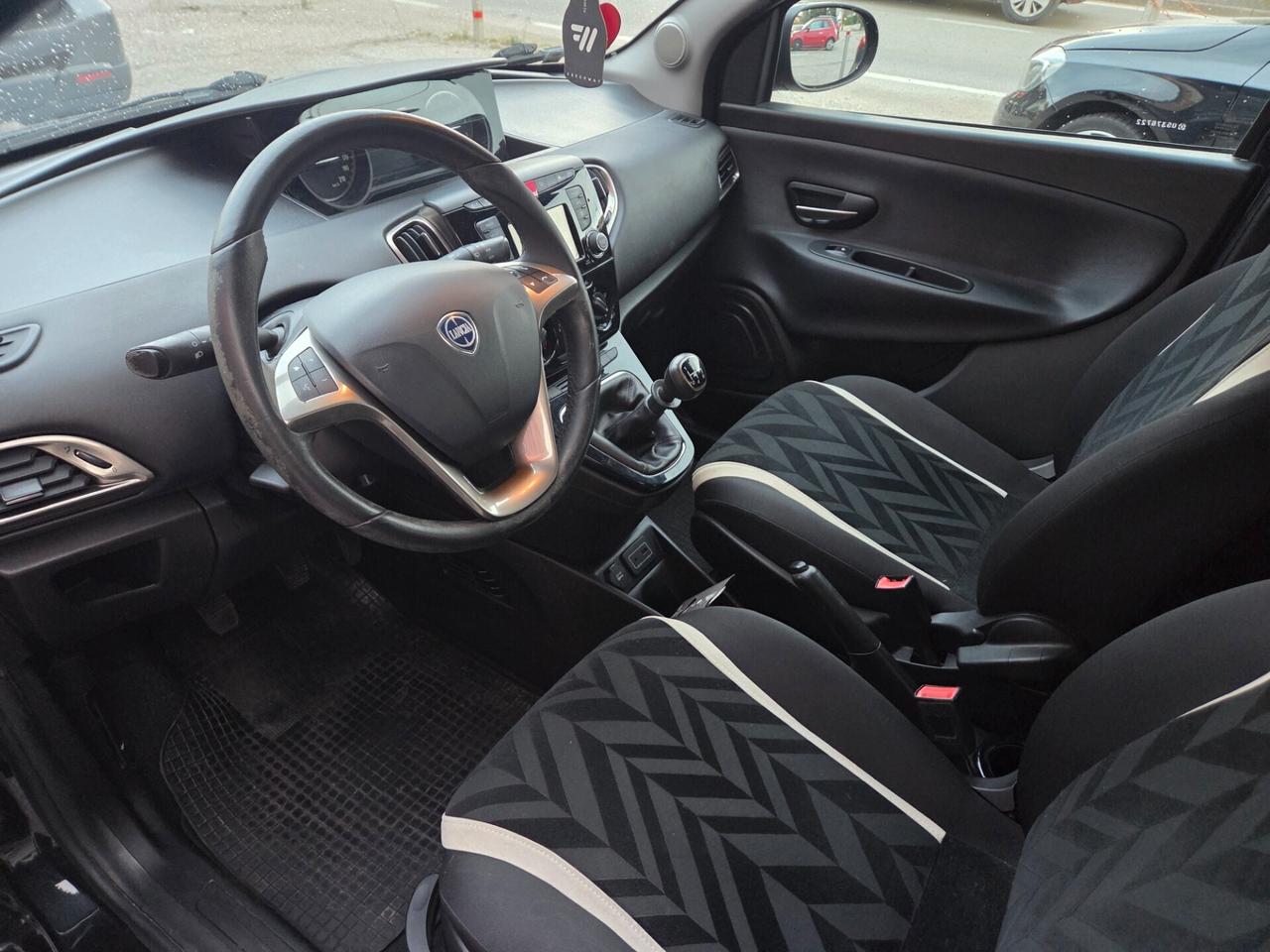 Lancia Ypsilon NEOPATENTATI - 2017