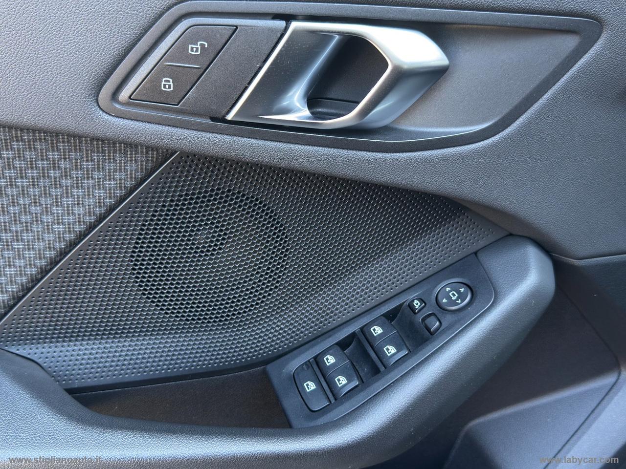 BMW 116d 5p. Business Advantage FARI CAR PLAY