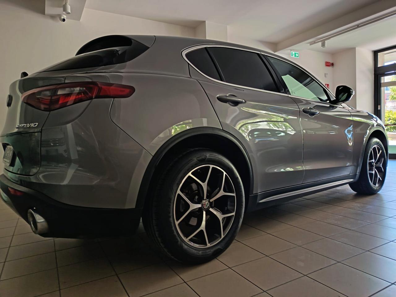 Alfa Romeo Stelvio 2.2 Turbodiesel 210 CV AT8 Q4 Super