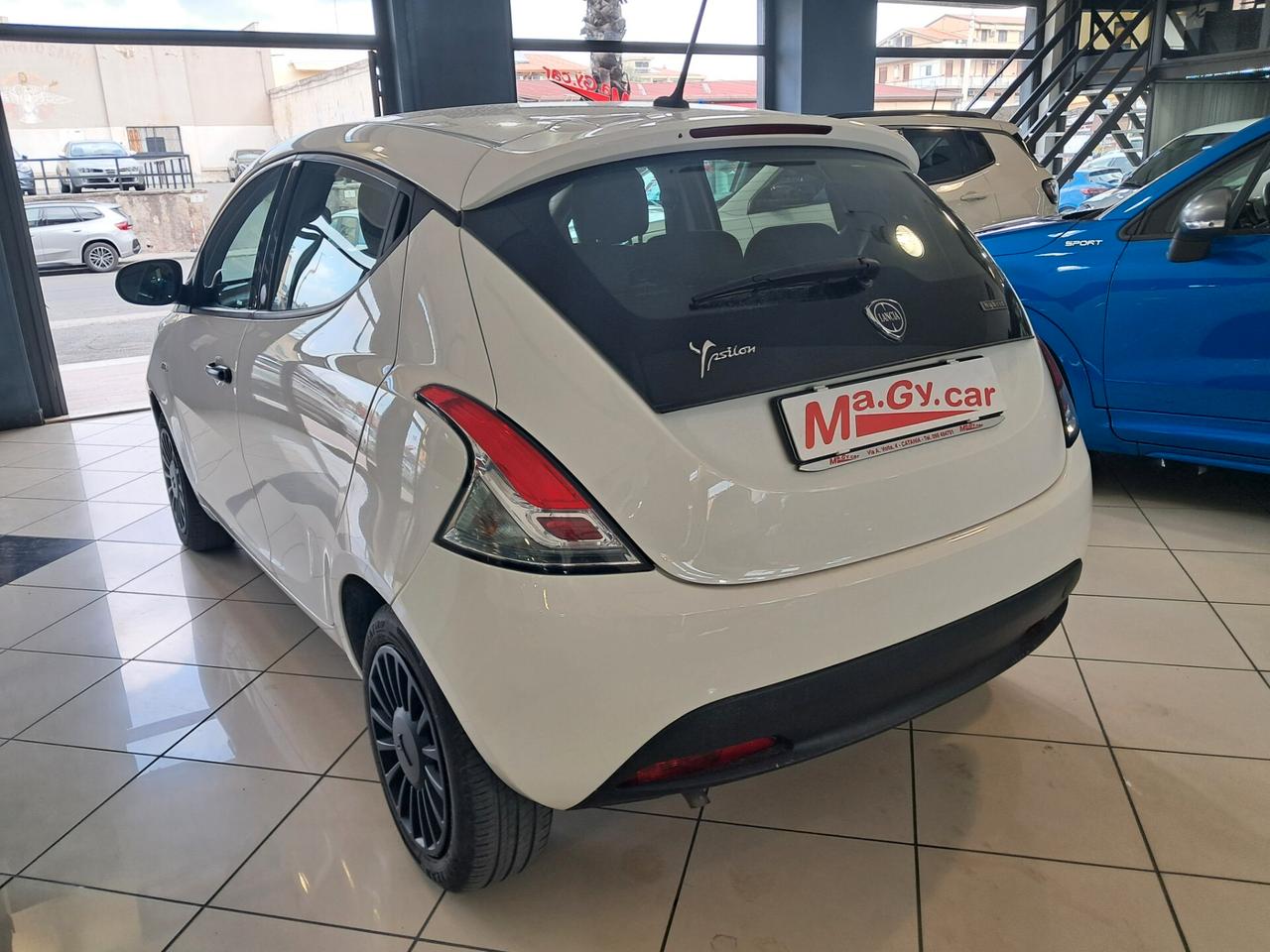 Lancia Ypsilon 1.0 FireFly Hybrid 70 cv Silver