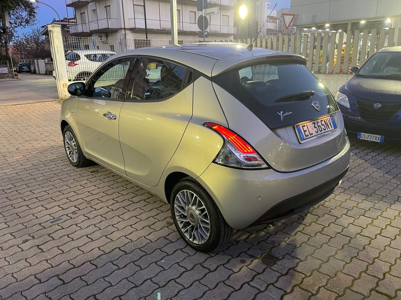 Lancia Ypsilon 0.9 TwinAir 85 CV 5 porte S&S DFN Platinum