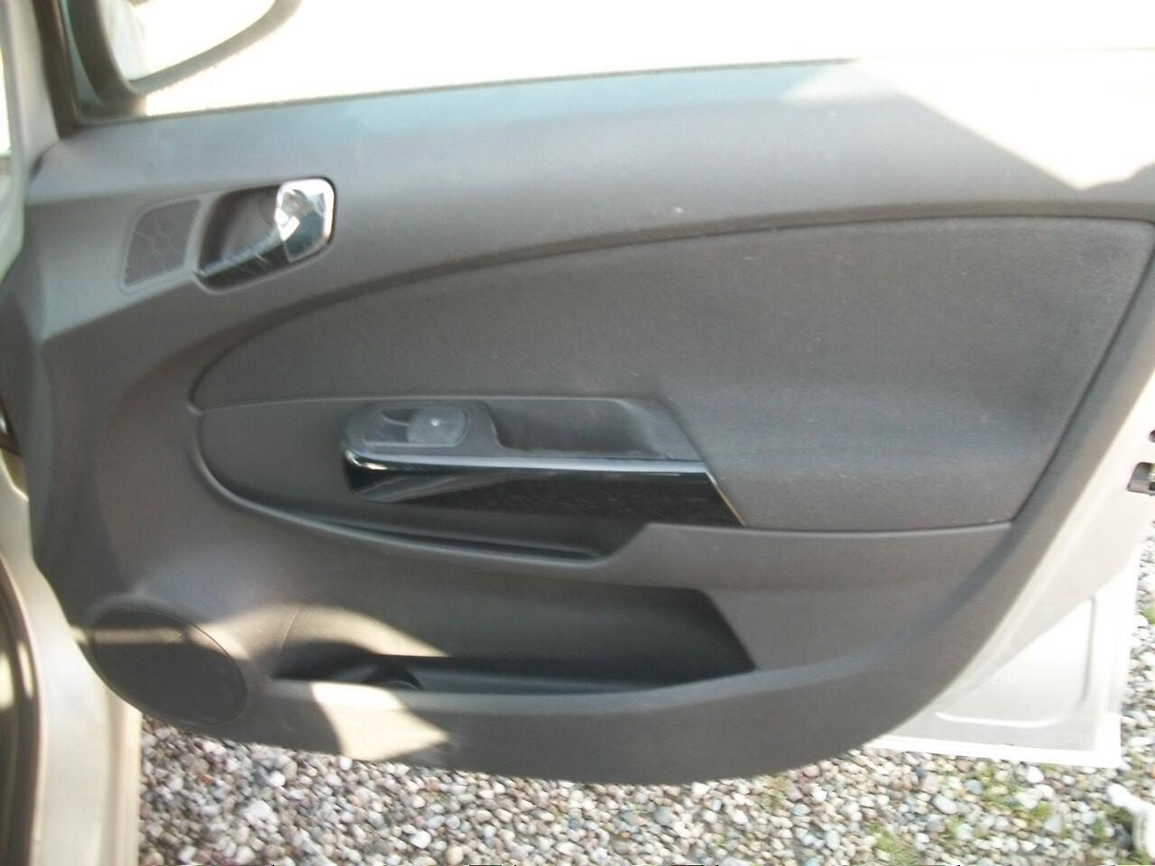 Opel Corsa 1.2 5 porte Enjoy 05 PORTE SI NEOPATENTATI CC 1229 EURO 04 BENZINA GARANZIA UN ANNO