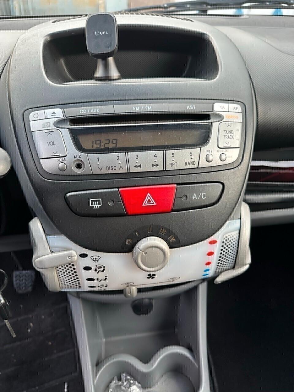 Toyota Aygo 1.0 12V VVT-i 5 porte Sol