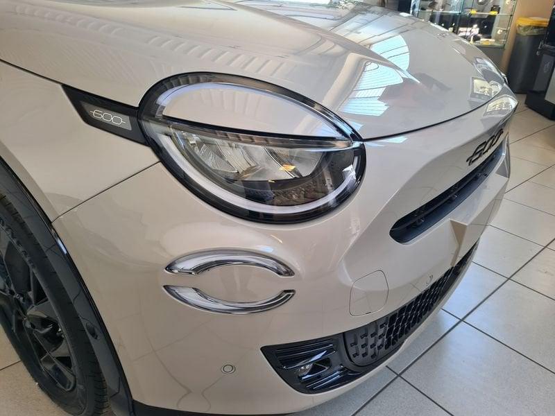 FIAT 600 1.2 Hybrid 145cv Sport Ed Mil Cort 26