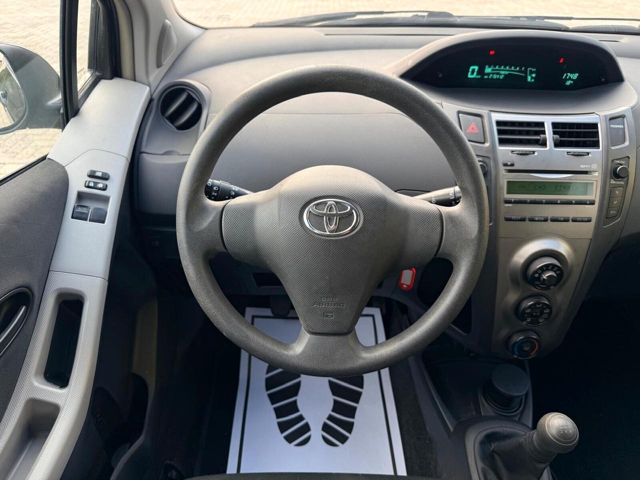 Toyota Yaris 1.0 5 porte