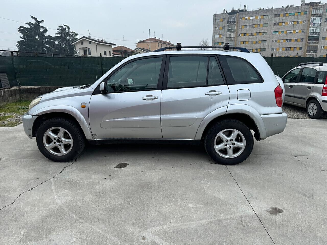 Toyota RAV 4 RAV4 2.0 Tdi D-4D cat 5 porte Sol 4x4 con gancio traino