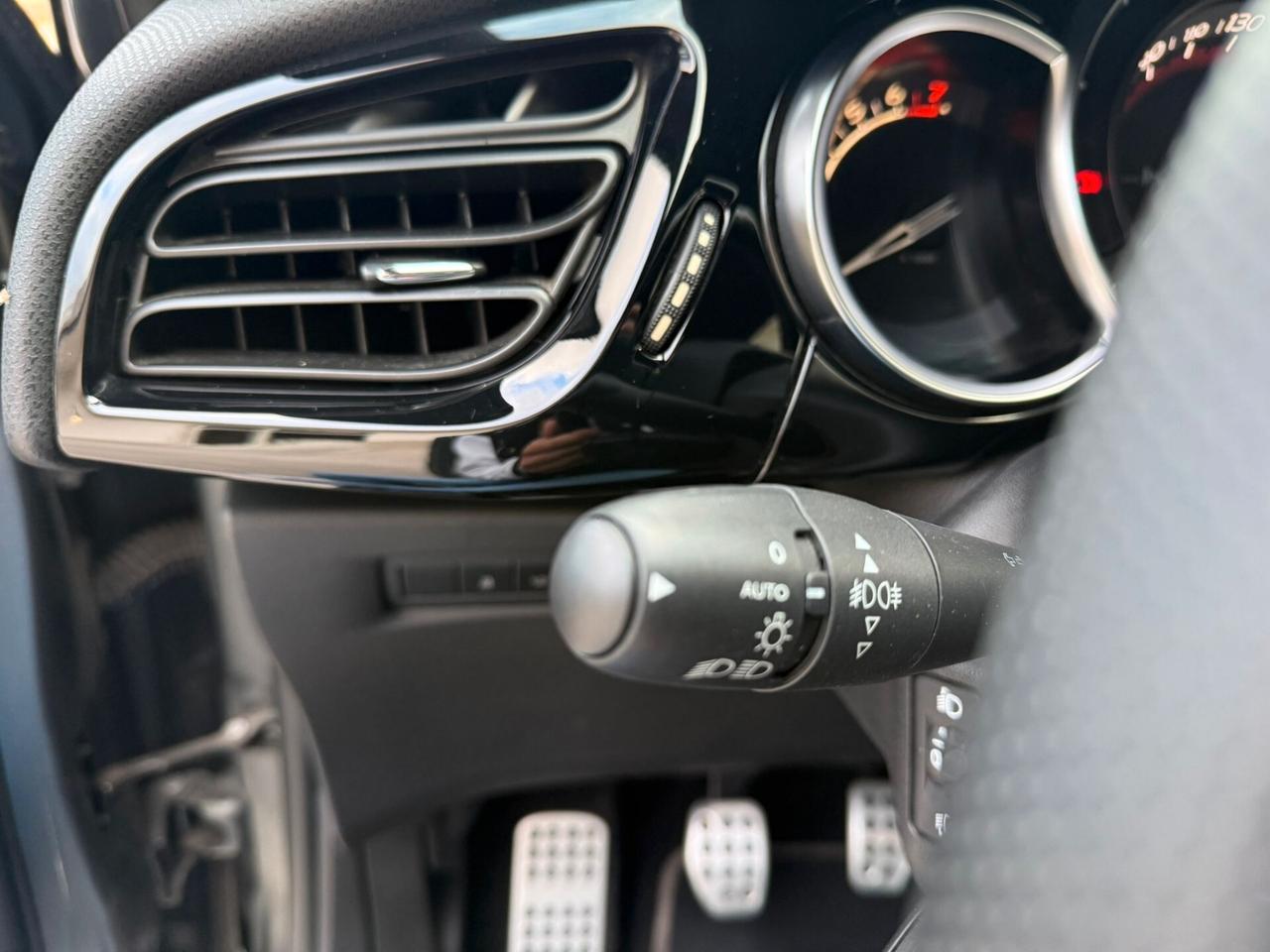 DS3 1.6 THP Performance 208CV Black Special