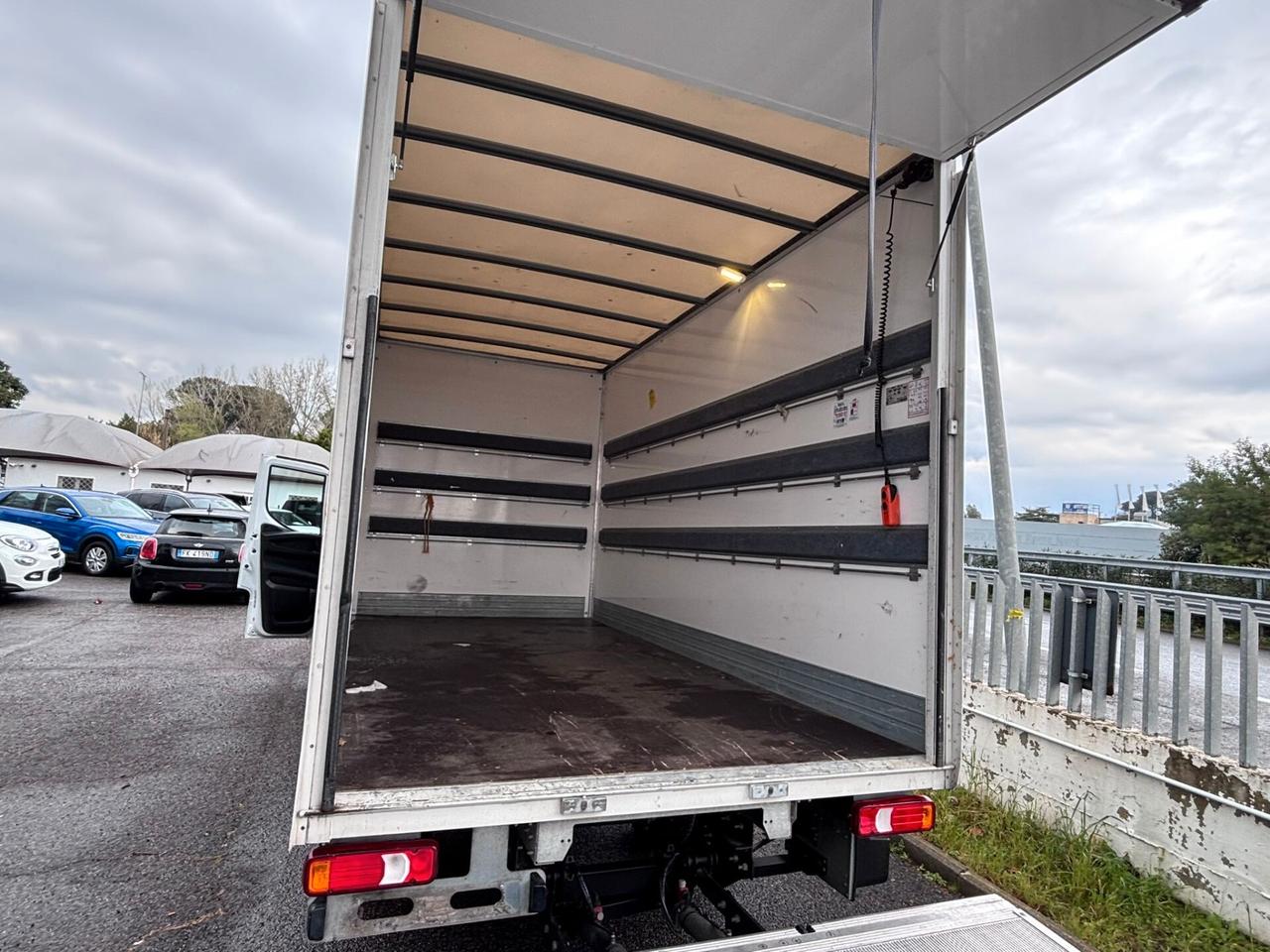 Iveco daily 35C160 furgone e sponda caricatrice