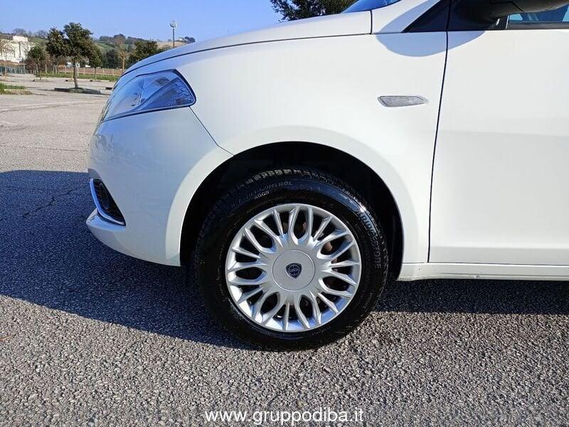 Lancia Ypsilon III 2015 Benzina 0.9 t.air Silver ecochic metano 80cv