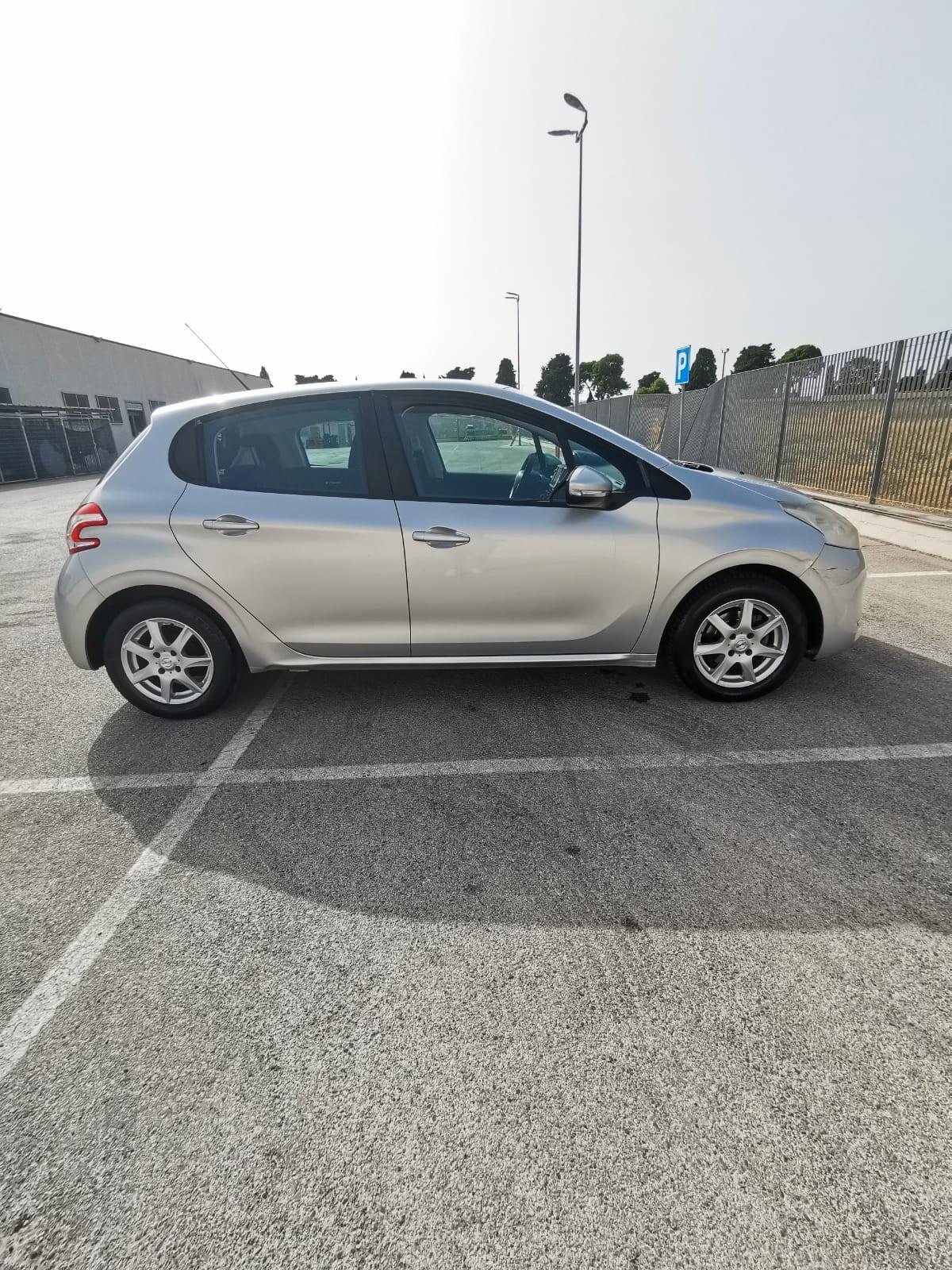 Peugeot 208 1.4 HDi 68 CV 5P. Active SUPERPREZZO