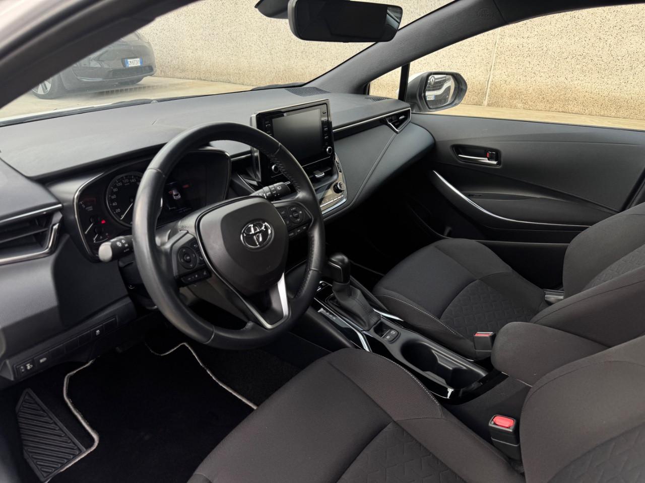 Toyota Corolla 1.8h Active cvt