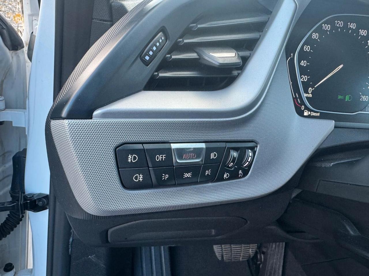 BMW 116d 5p. Sport AUTO LED NAVI RETROCAMERA