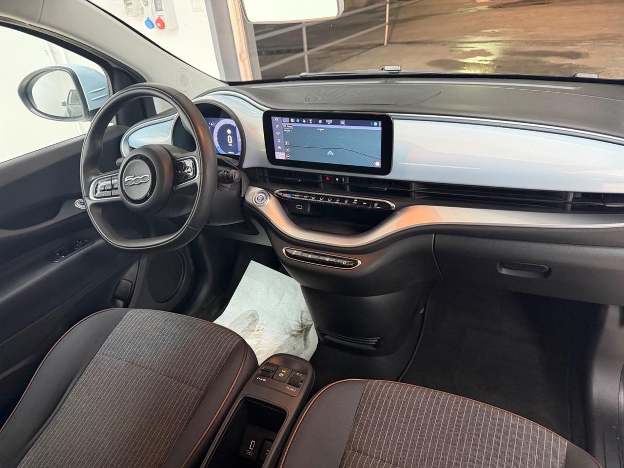 Fiat 500 500e Berlina 42 kWh La Prima