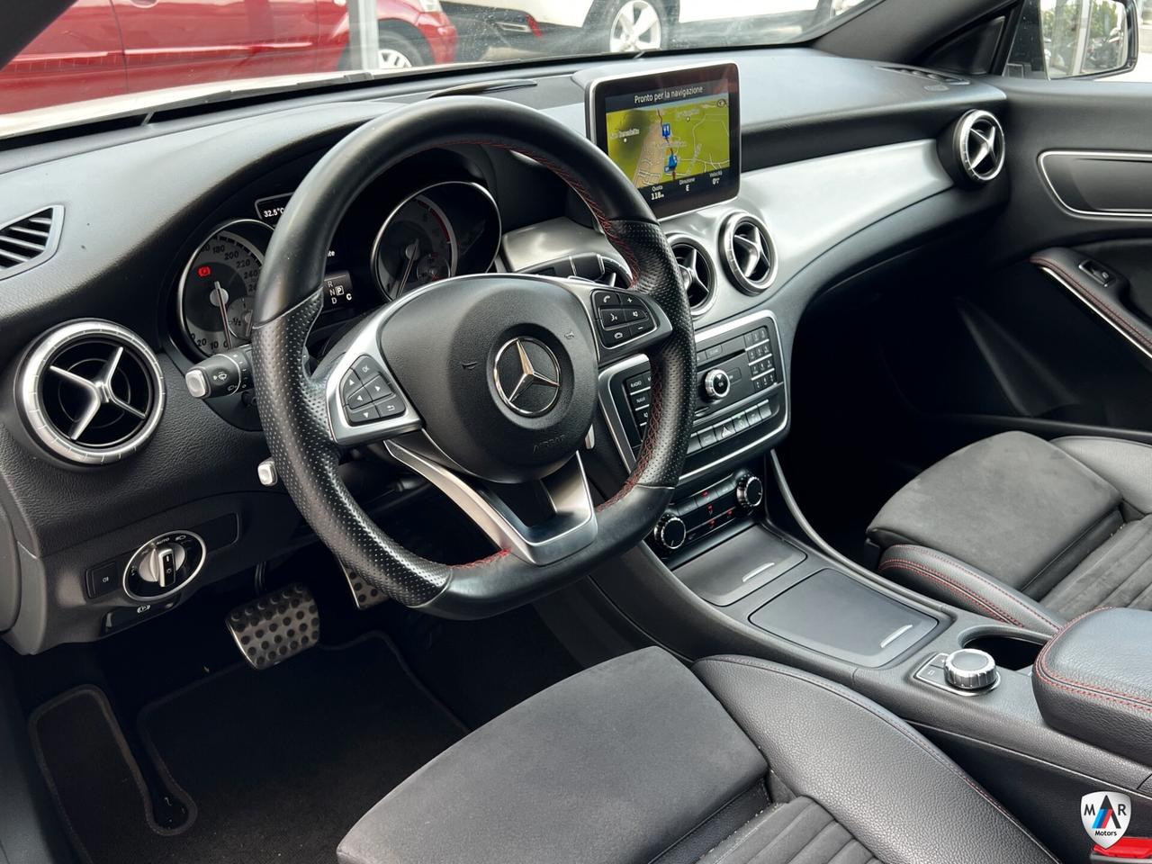 Mercedes-benz CLA 220 d Automatic Premium Dark Night