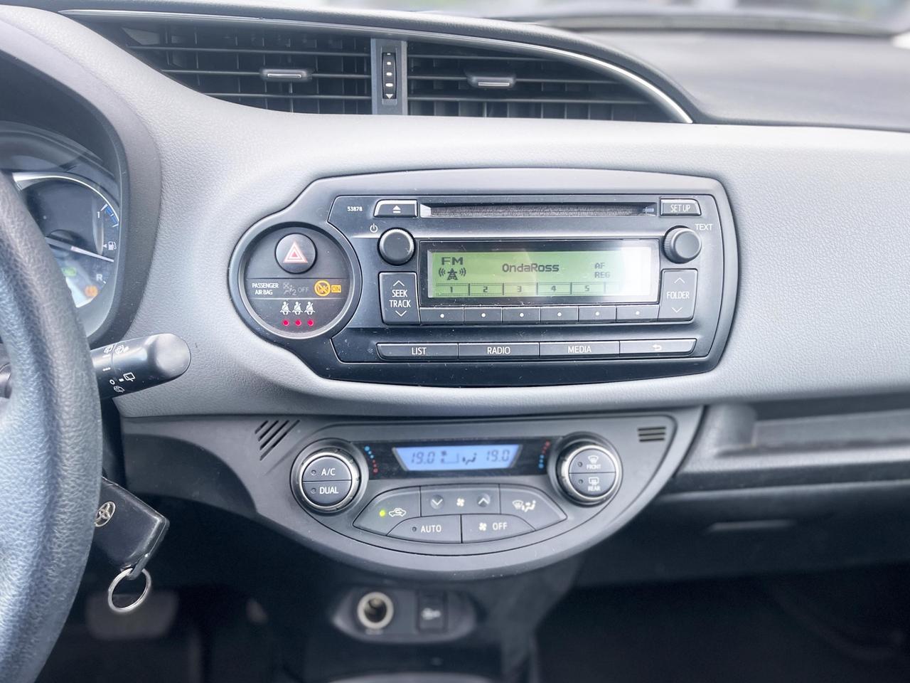 Toyota Yaris 1.5 Hybrid 75CV E6 Neo - 2015