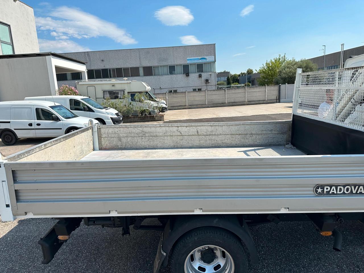 Iveco Daily 35/E4 ribaltabile trilaterale con gru