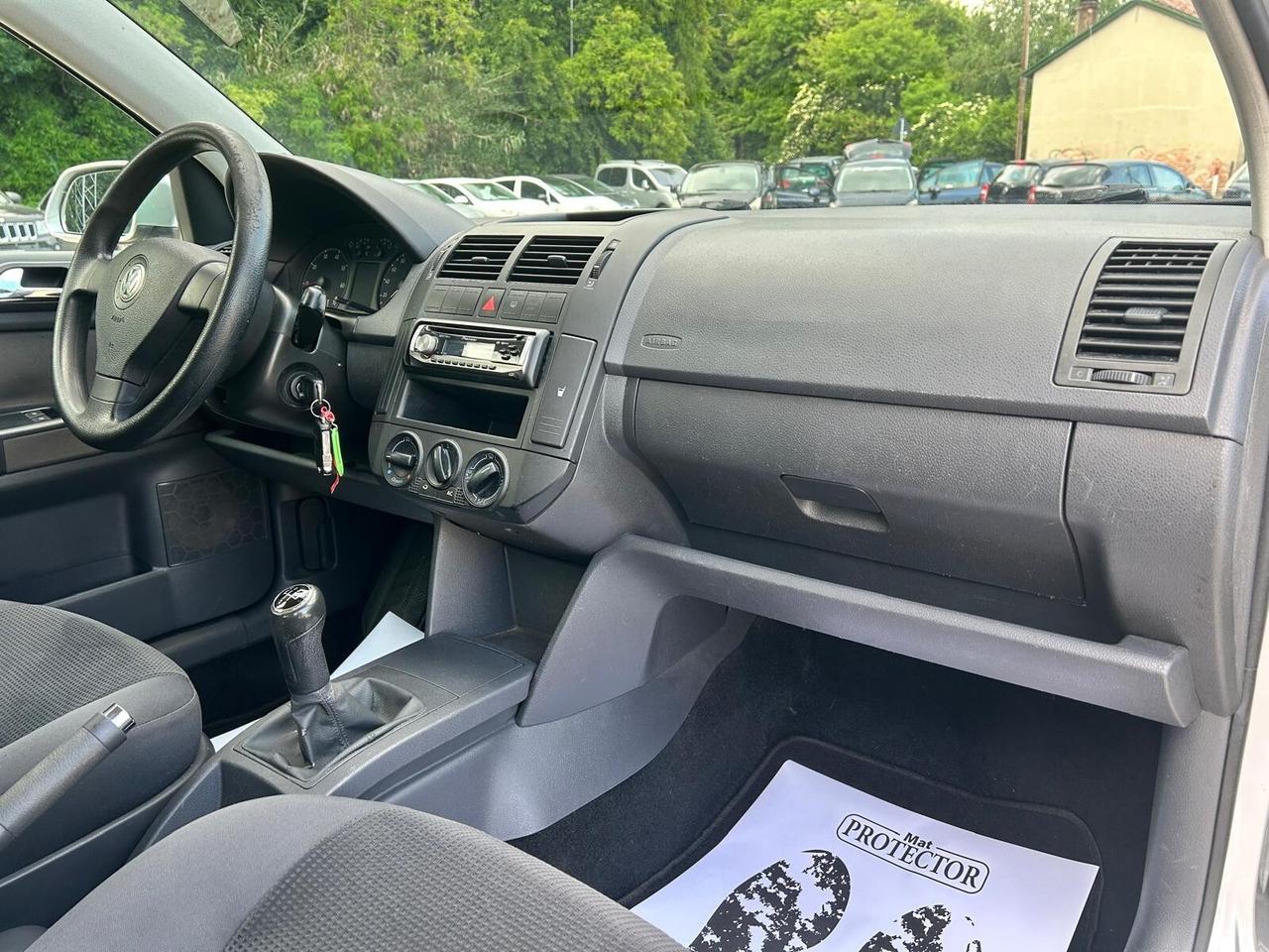 VOLKSWAGEN POLO 1.4 80CV 5PORTE OK NEOPATENTATI