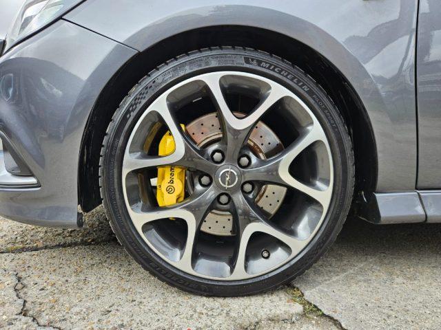 OPEL Corsa 1.6 Turbo Coupé OPC