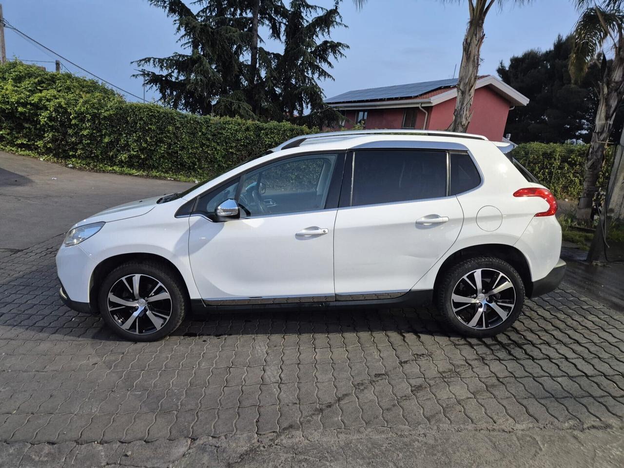 Peugeot 2008 BlueHDi 100 S&S Allure