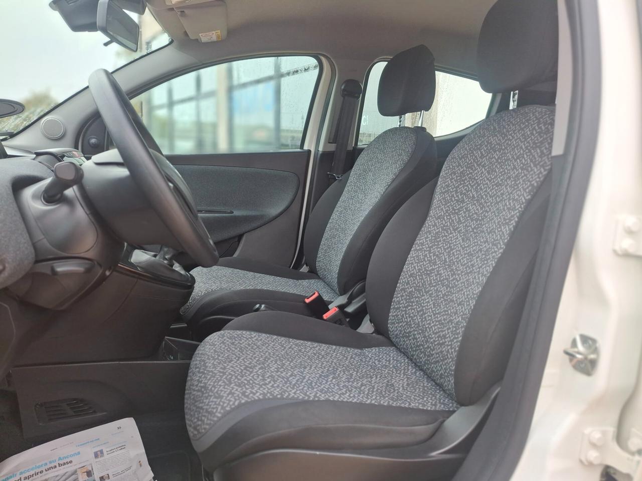 Lancia Ypsilon 1.0 FireFly 5 porte S&S Hybrid Gold