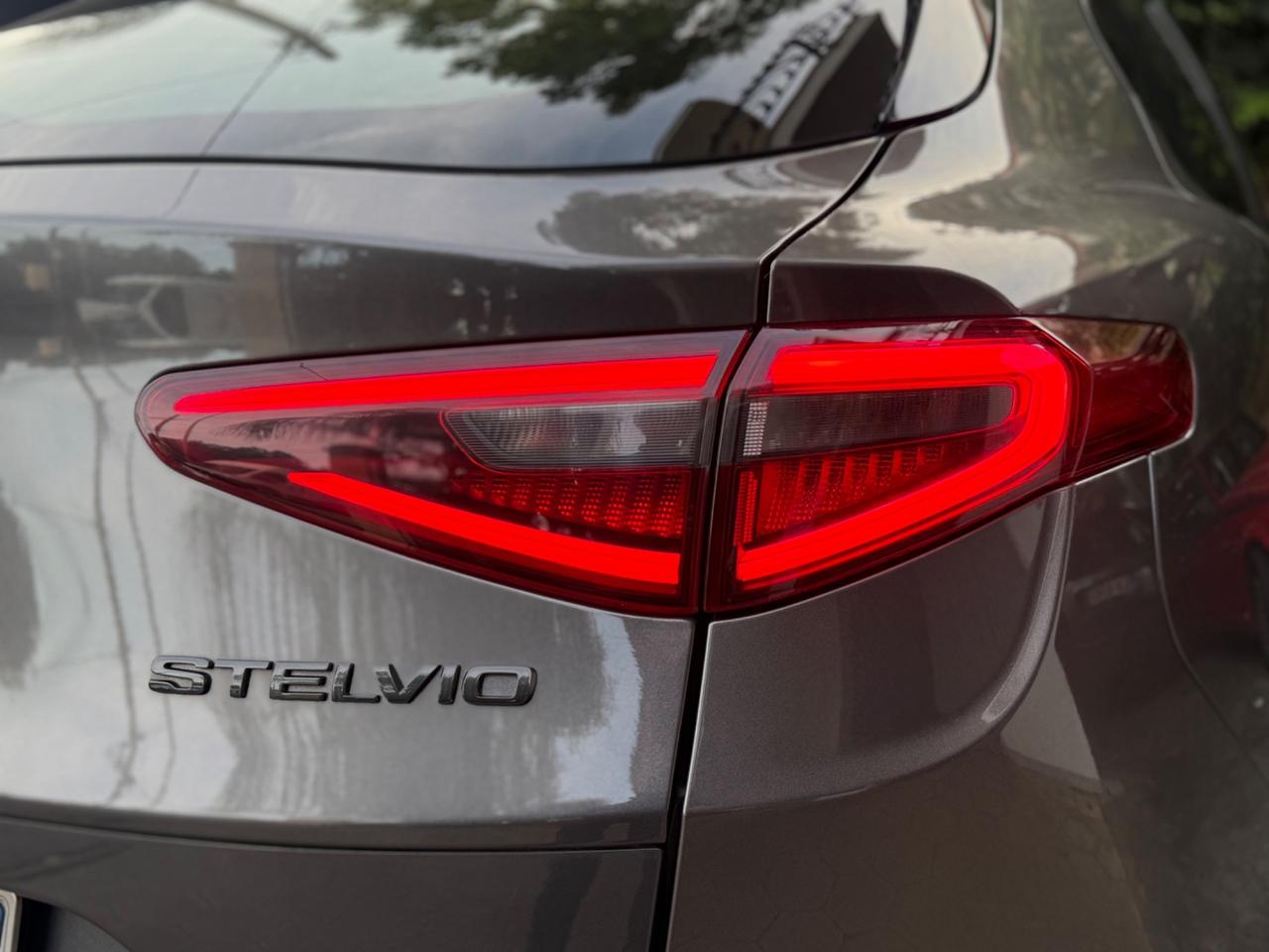 Alfa Romeo Stelvio 2.2 Turbodiesel 210 CV AT8 Q4 Veloce