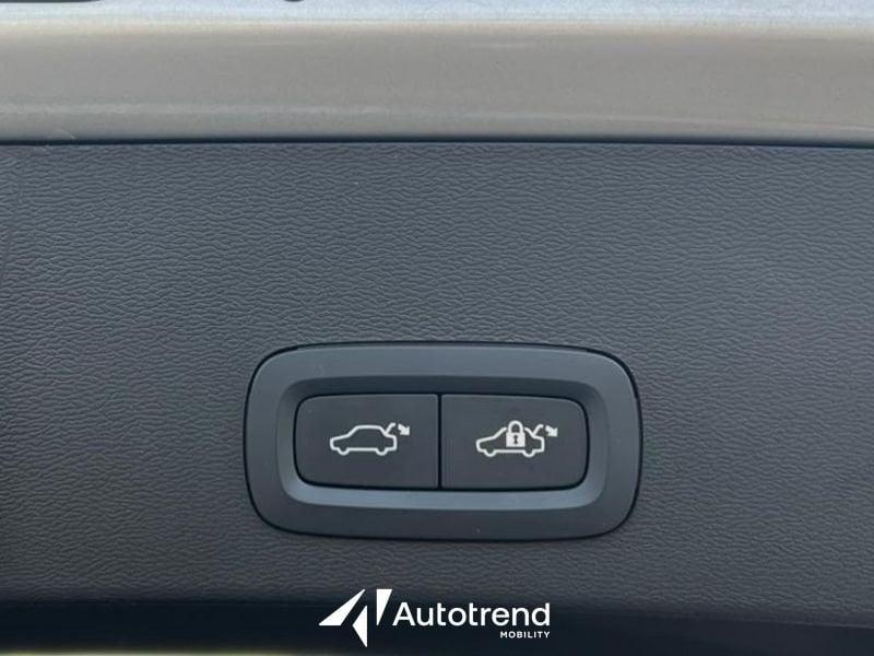 Volvo XC40 B3 163+14 CV Automatico LED Core