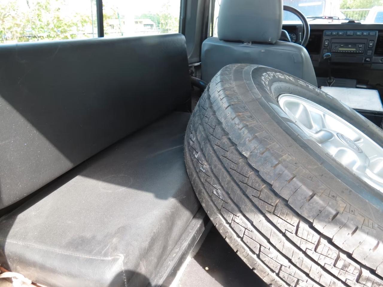 Land Rover Defender Station wagon 90 Td5 6 posti