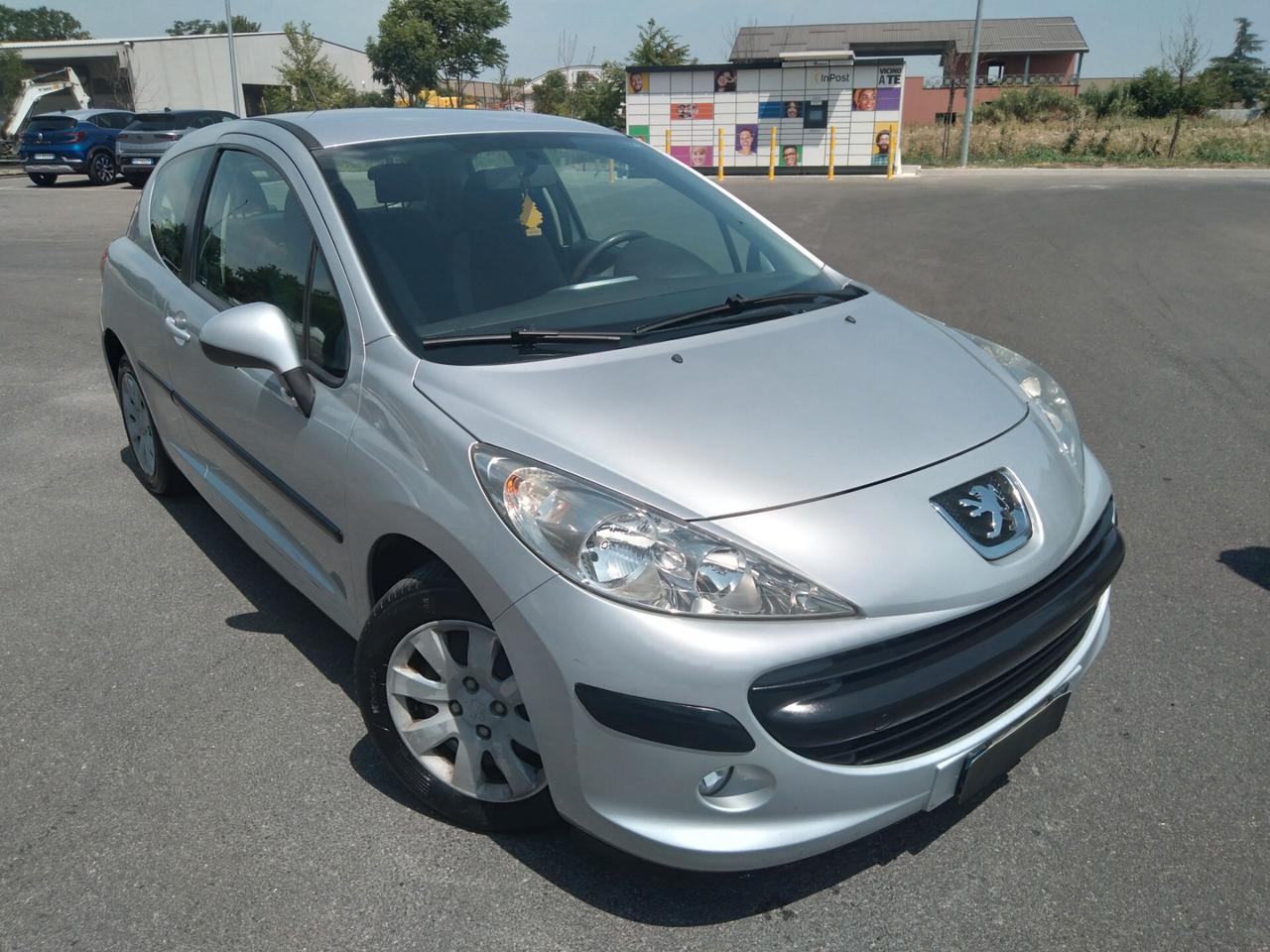 Peugeot 207 1.4 8V 75CV 3p. X Line x neopatentati
