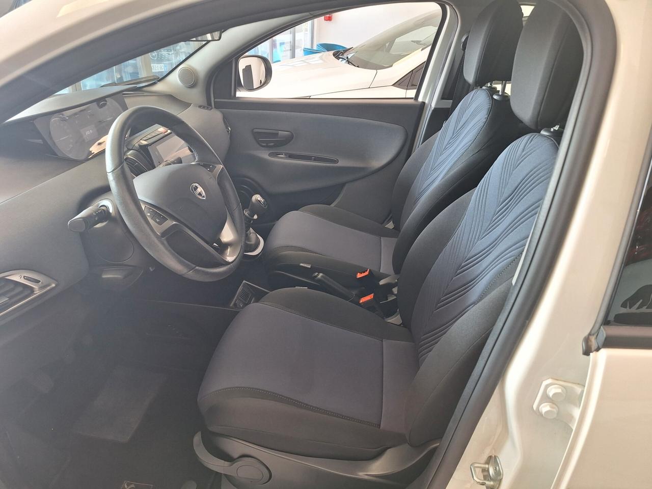Lancia Ypsilon 1.0 FireFly 5 porte S&S Hybrid Ecochic Gold