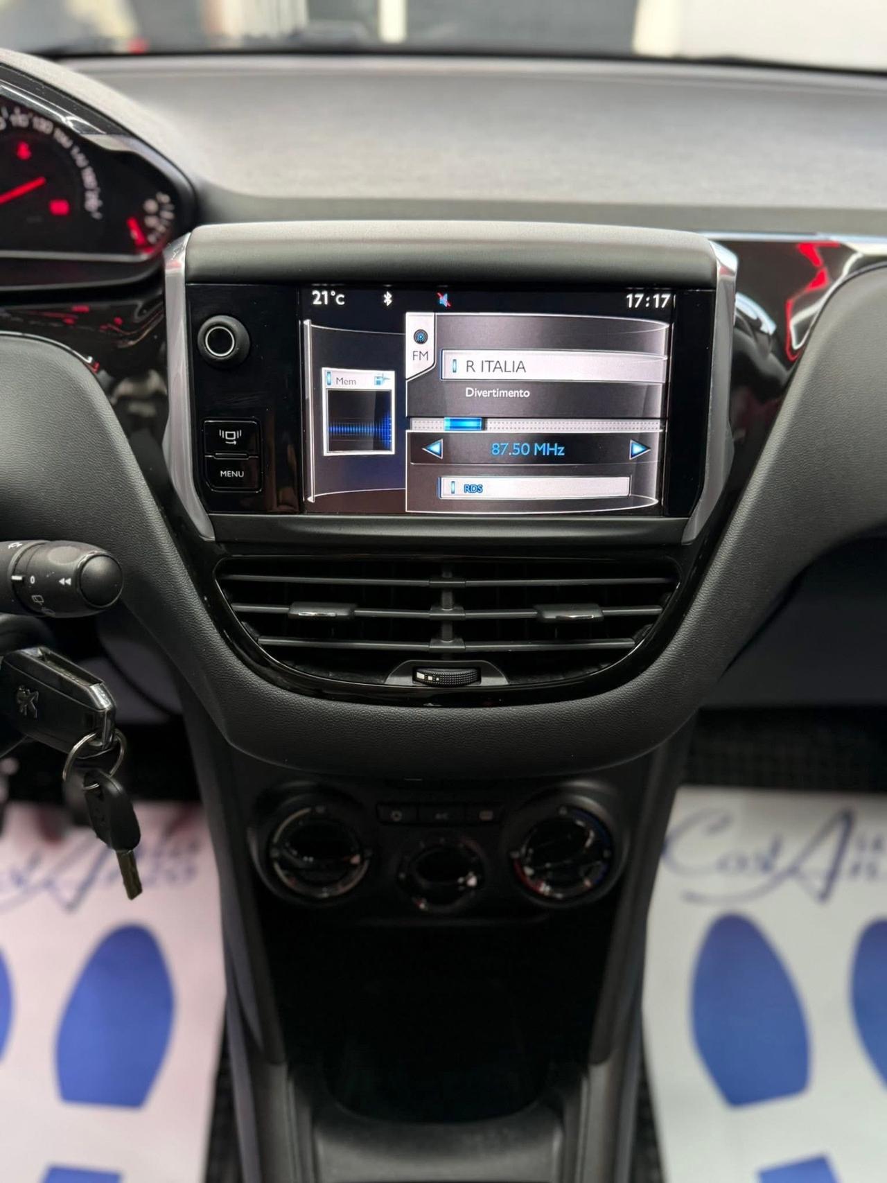 Peugeot 208 1.6 HDi 92 CV Allure 2014