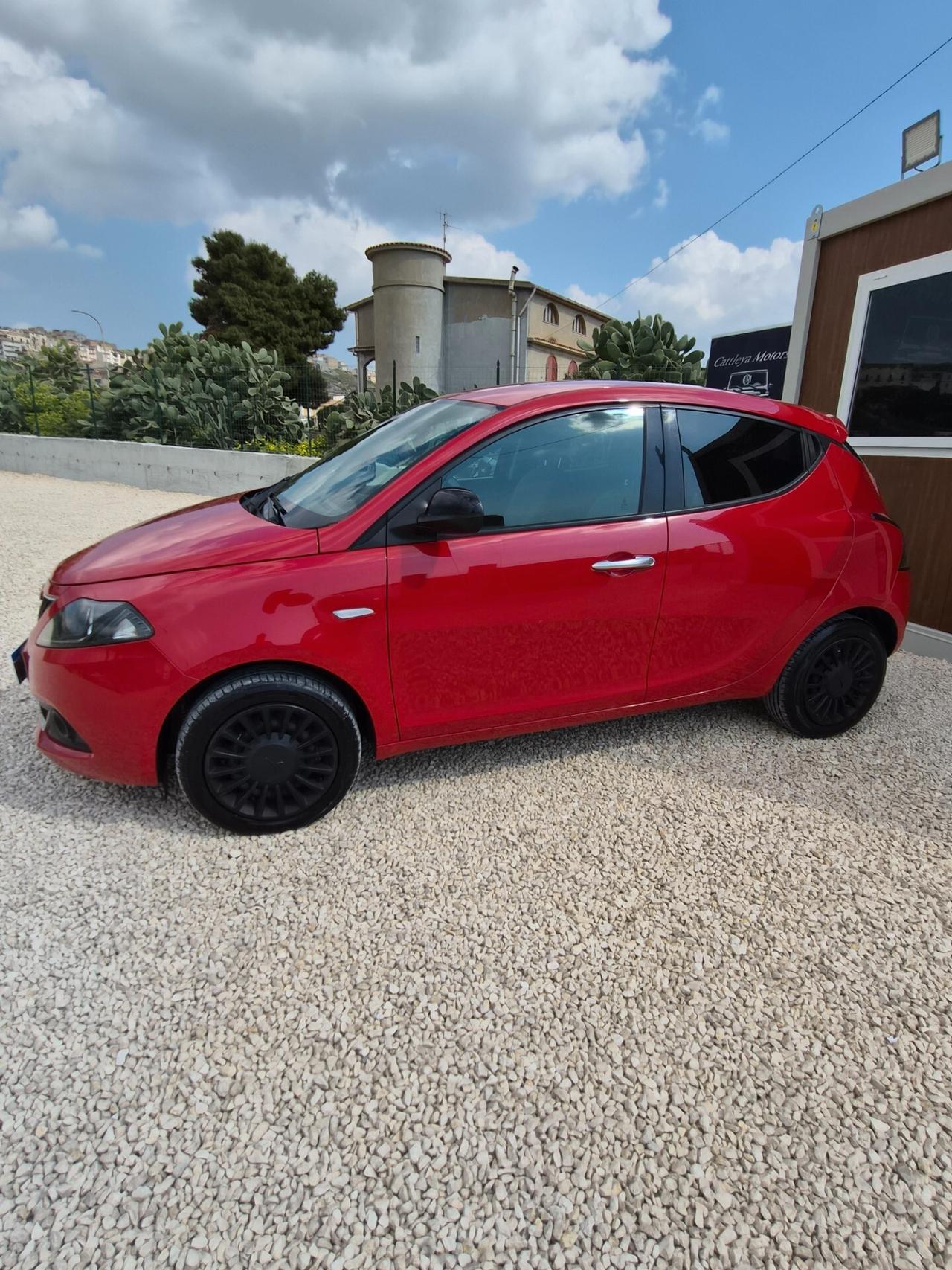 Lancia Ypsilon 1.0 S&S Hybrid Ecochic Silver