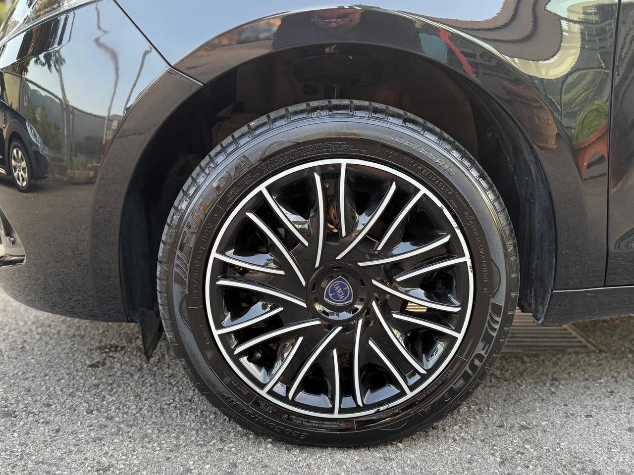 Lancia Ypsilon 1.0 FireFly S&S Hybrid Gold