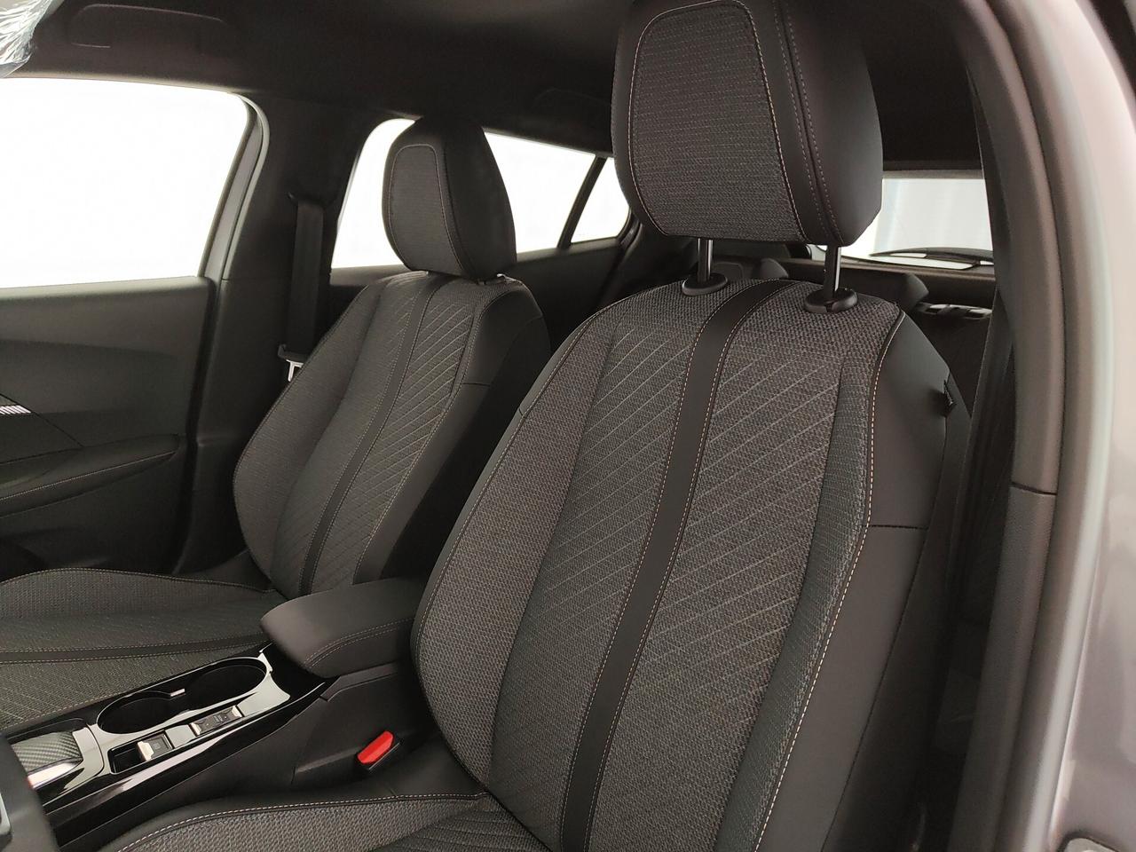 Peugeot 2008 Hybrid 145 e-DCS6 Allure