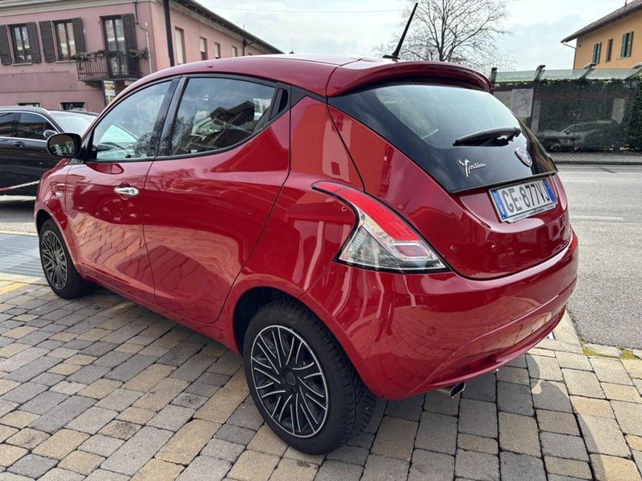 Lancia Ypsilon 1.0 FireFly 5 porte S&S Hybrid Ecochic Gold