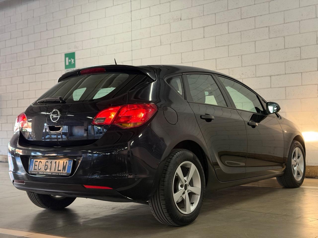 Opel Astra 1.6 115CV 5 porte Cosmo automatico