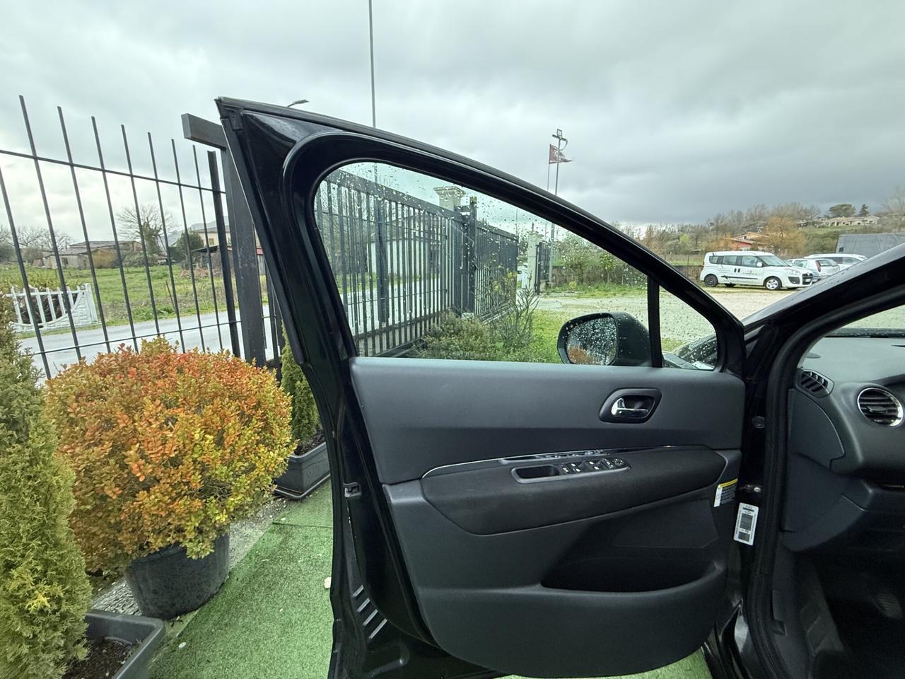 PEUGEOT 5008 1" SERIE