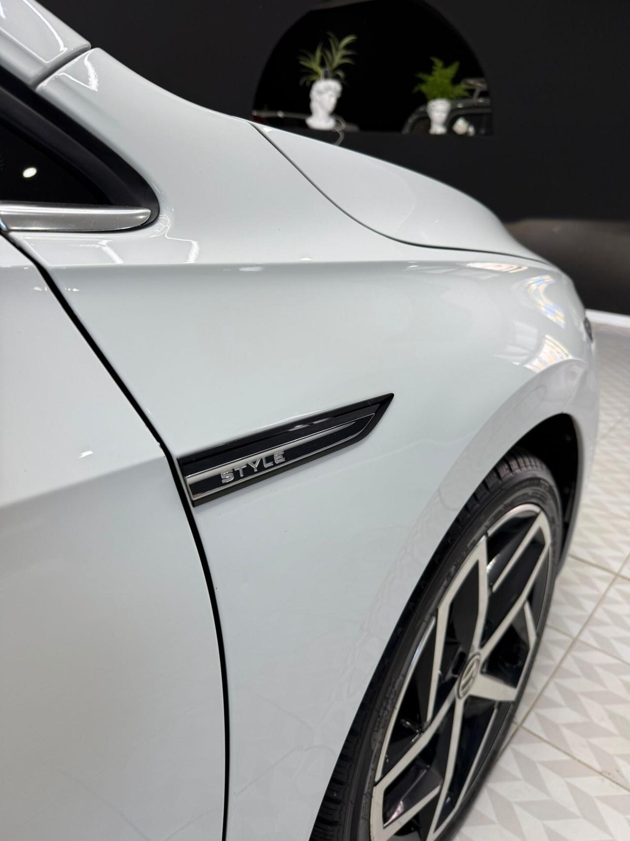 Volkswagen Golf 2.0 TDI 150 CV DSG SCR Style