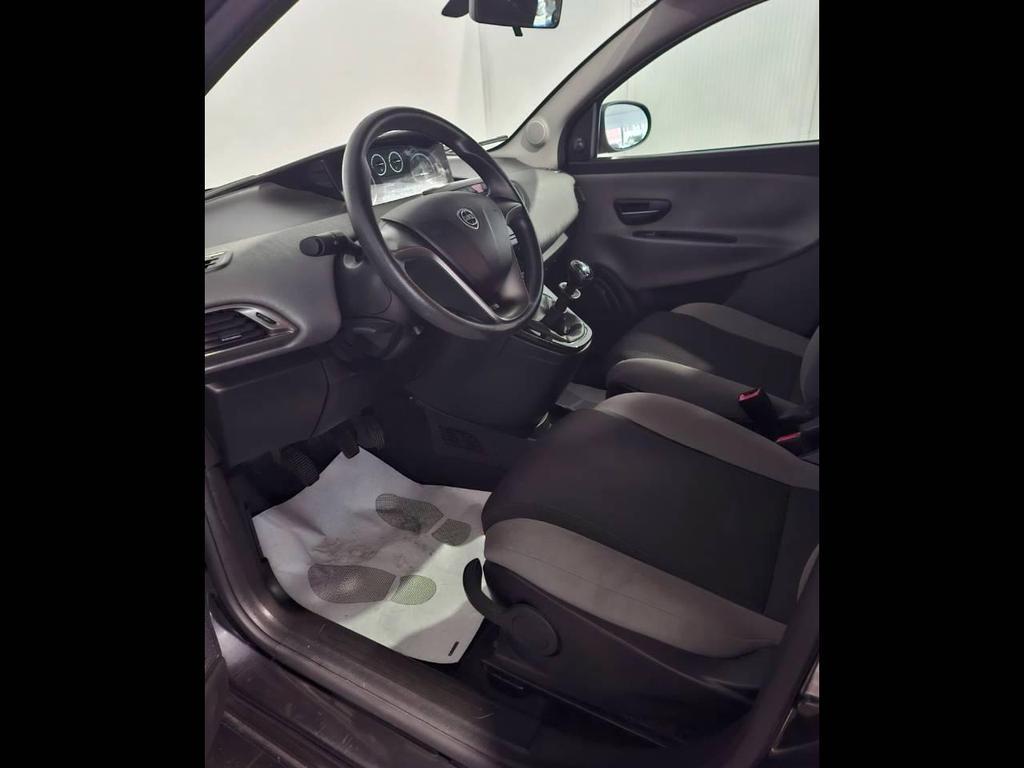 Lancia Ypsilon 5 Porte 1.2 Silver