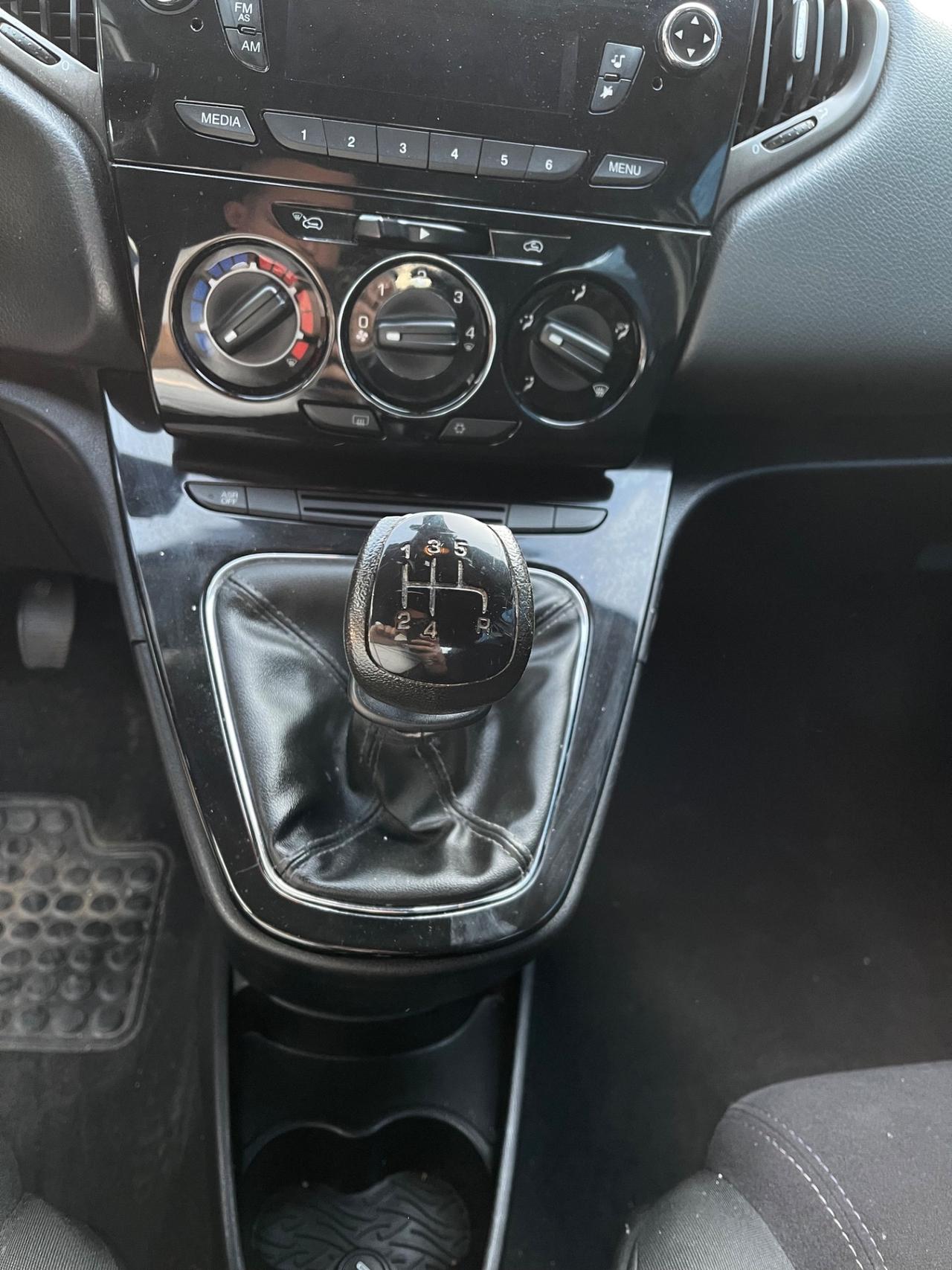 Lancia Ypsilon 1.2 69 CV 5 porte S&S Silver