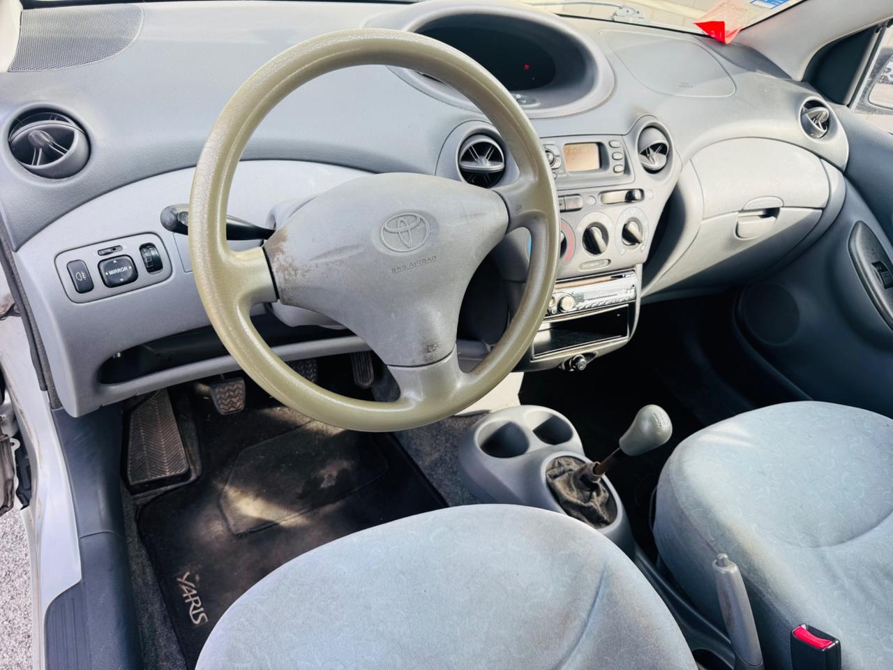 Toyota Yaris 1.0 benzina anno 2001 neo patentati